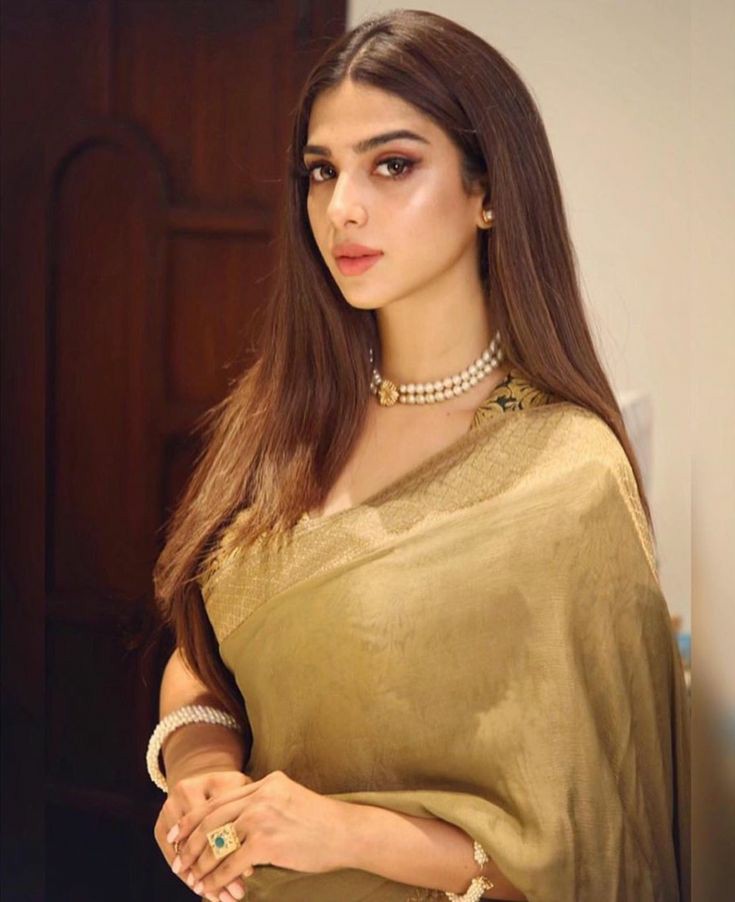 golden saree